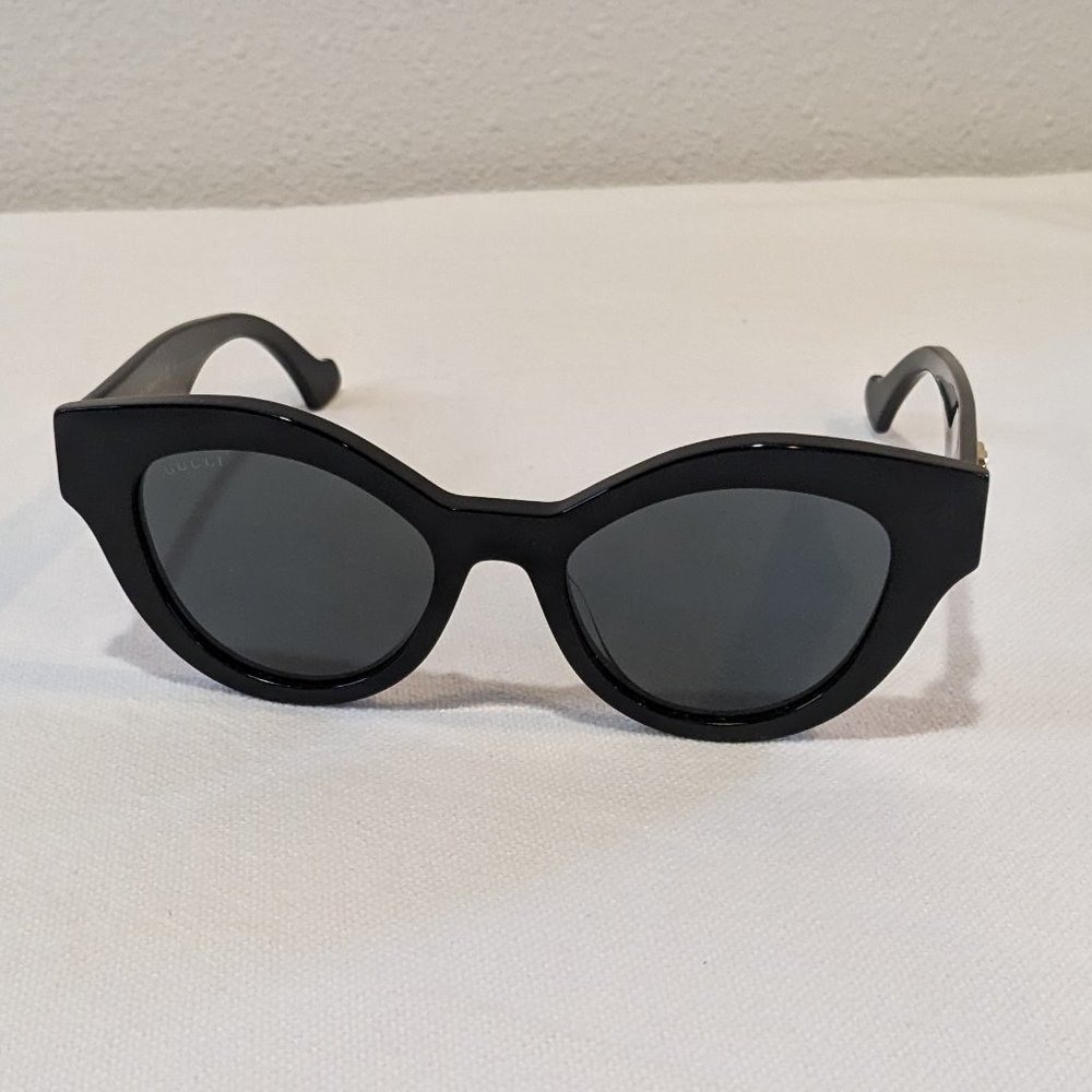 Chic Black Sunglasses